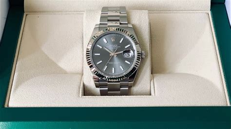 Rolex watch not changing at midnight